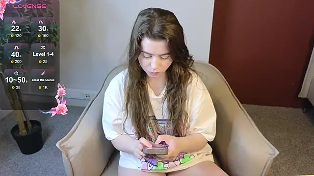 LovingWhisperr's Live XXX Chat