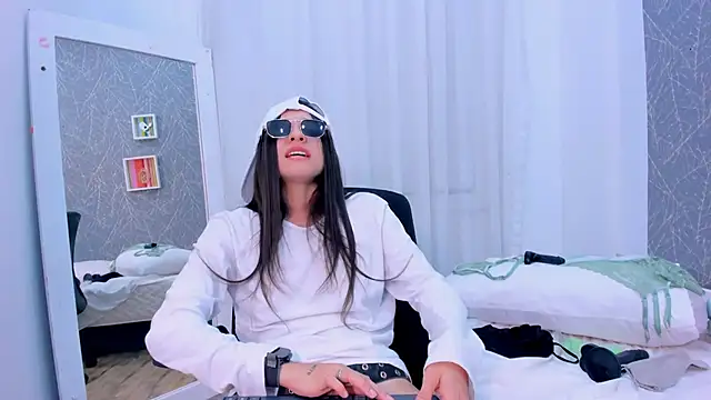 ViictoriiaSaenz live XXX chat