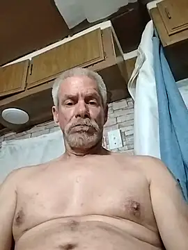 Biknight: διαδικτυακό σόου στην κάμερα