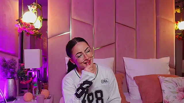 LucyLextonX Live XXX Chat