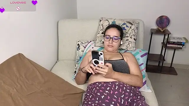 blue__moon_ লাইভ XXX চ্যাট