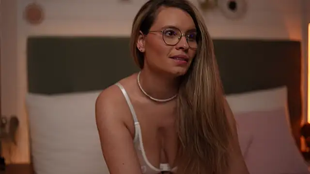 BrandyWhite Adlı Modelin Canlı XXX Sohbeti