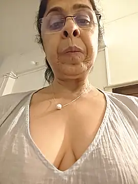 NakedMILFx's Live XXX Chat