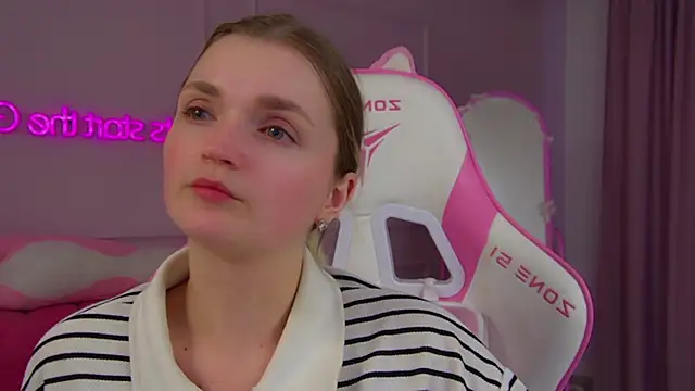 AnnyRaii's Webcam Show