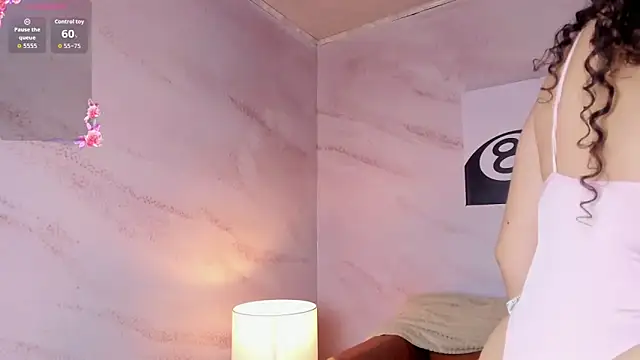 LucyLovelyy Adlı Modelin Canlı XXX Sohbeti