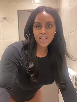 Realriyaaa Show in webcam