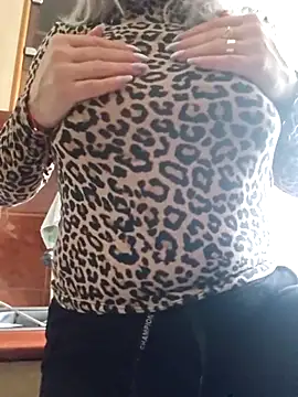 LadyTouch Adlı Modelin Canlı XXX Sohbeti