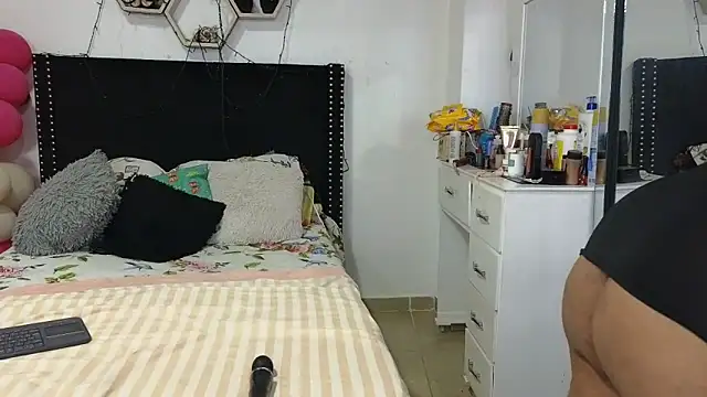 charlotte_077 live XXX chat