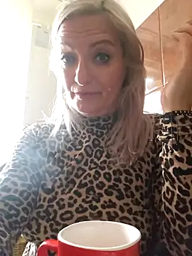 Онлайн чат XXX LadyTouch