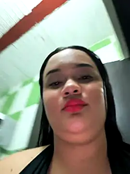 Datoka_adrenaline: διαδικτυακό σόου στην κάμερα