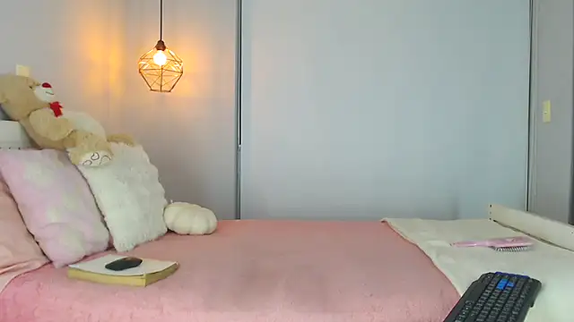 Tiana_Paez1 Adlı Modelin Canlı XXX Sohbeti