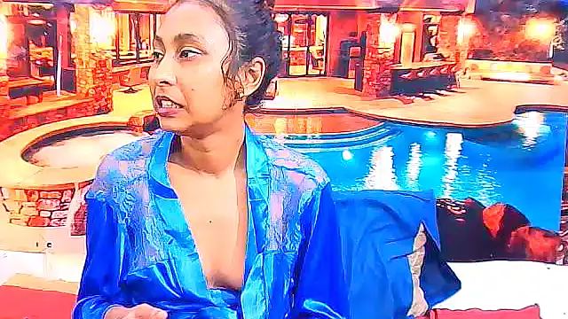 IndianSexyButt Adlı Modelin Canlı XXX Sohbeti