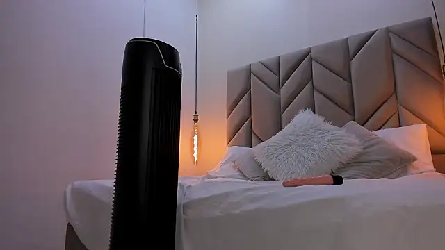 SabrinaVantress' Live XXX Chat