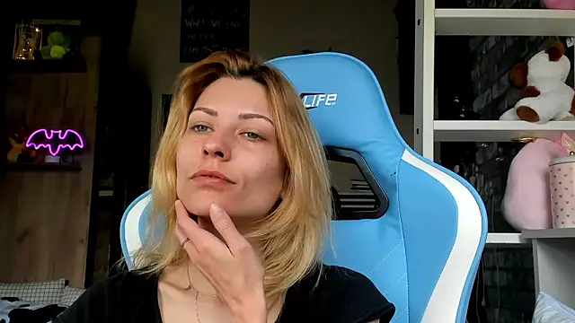 karo123421 Adlı Modelin Canlı XXX Sohbeti