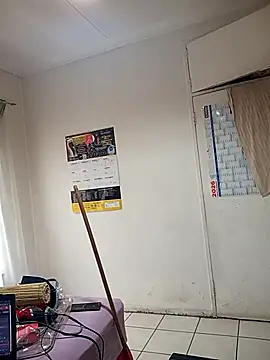 sluttylaura21's Live XXX Chat