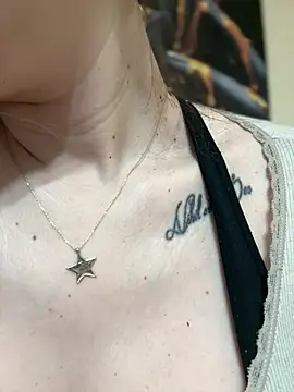 Chatroom XXX en direct de iSelena