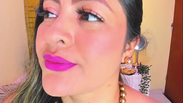 Chat +18 de Julia_Haye ao vivo