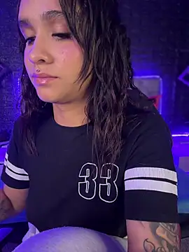 Isabella-Teen's Live XXX Chat