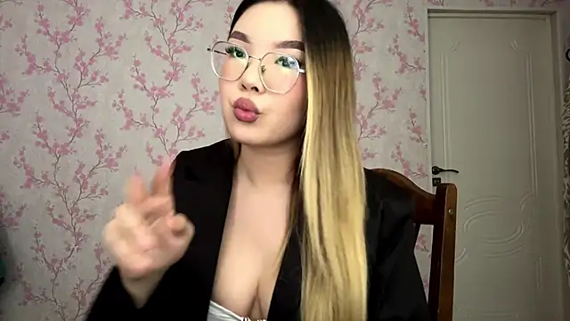 MadeleneStoesz élő XXX-chatje