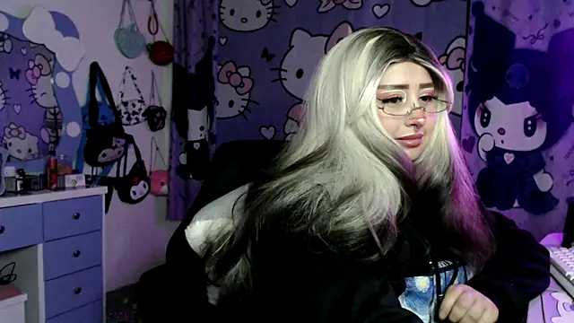 lussyevans24 Adlı Modelin Canlı XXX Sohbeti