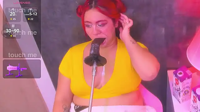 sharlotthe_bigass' Live XXX Chat