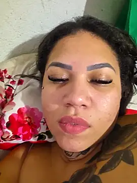 Show de millacavalona09 na webcam