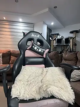 emyxpearly: онлайн-секс-чат