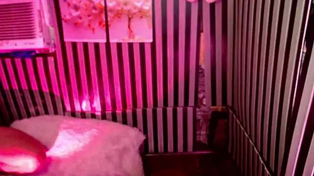 Pertunjukan Kamera Web HoresCOCKLUCY