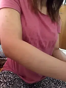 Tanha18 লাইভ XXX চ্যাট