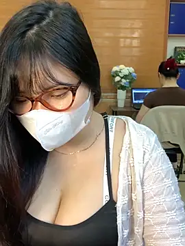 hide_from_colleagues élő XXX-chatje