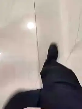 boyfromMum_bai Show in webcam