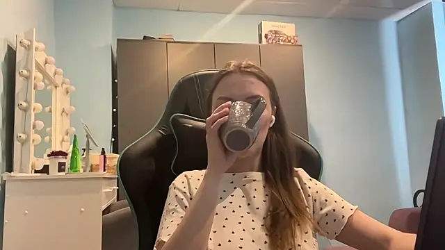 Онлайн чат XXX AndreeMerryman