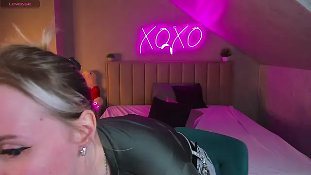 Онлайн чат XXX Jooyce_Howward