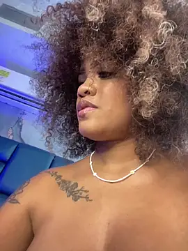 riri_brunnete's Webcam Show