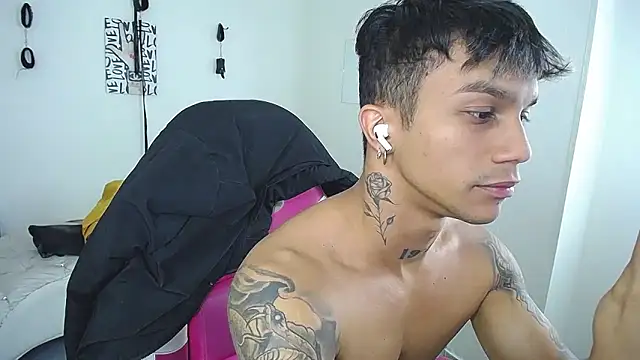 Leonard_Price's Live XXX Chat