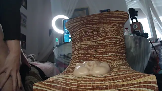 PainPrince69: διαδικτυακό σόου στην κάμερα