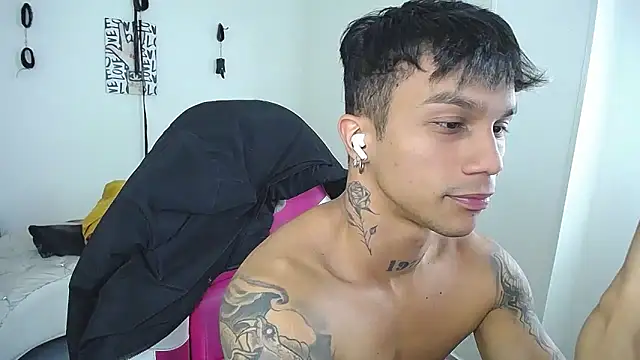 Pokazy przed kamerką – Leonard_Price