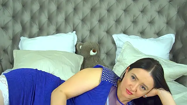 ElinaBellucci Chat XXX in diretta