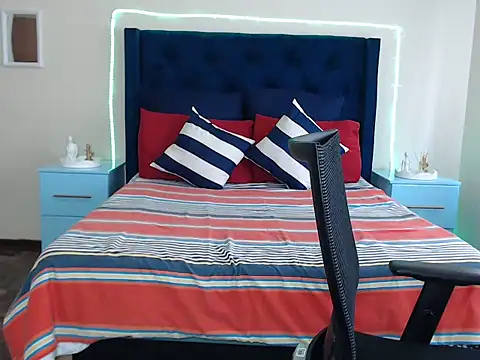 QUEENMANDYYn Live XXX chat