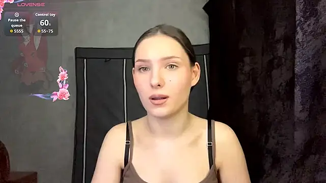 FoxieFlare Adlı Modelin Canlı XXX Sohbeti