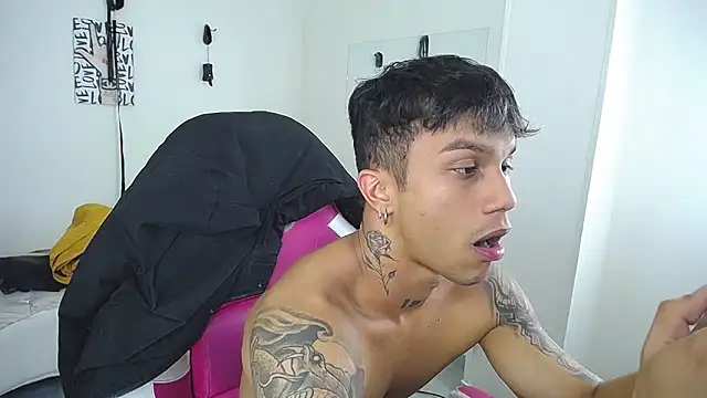 Show modela Leonard_Price na web-kameri