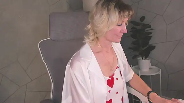 Julie_Lucas Show in webcam