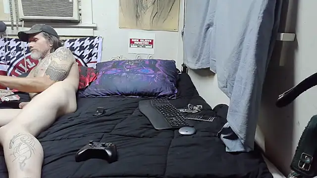 Spotless_Load: διαδικτυακό σόου στην κάμερα