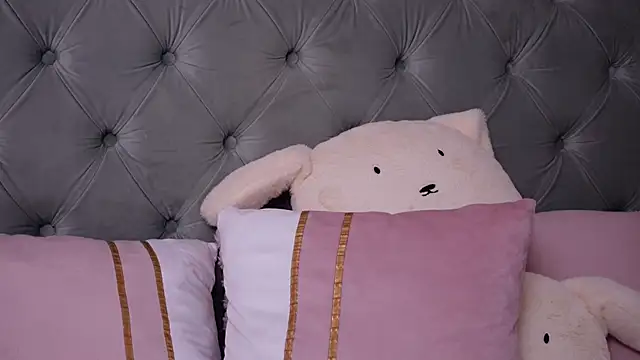 LucyAddisonのライブXXXチャット