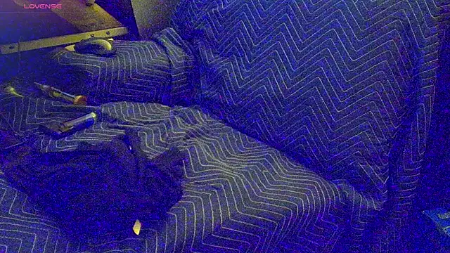 DoMeDoggyNow Show in webcam