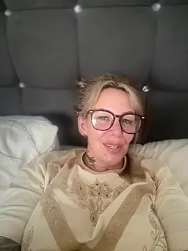 Онлайн чат XXX blondebitch2