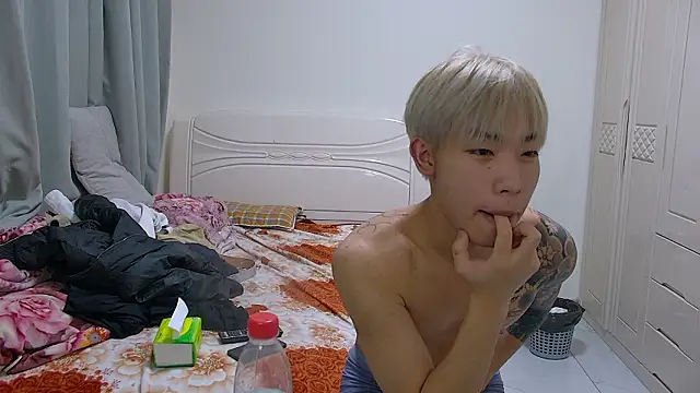 Similu-001 Adlı Modelin Canlı XXX Sohbeti