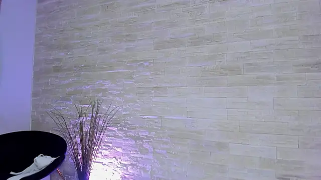 Ivorym00n Chat XXX live