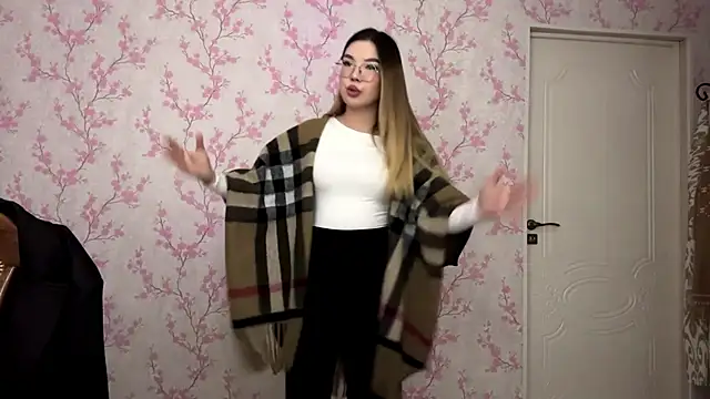 MadeleneStoesz Chat XXX live