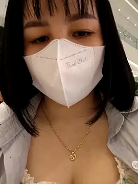 Mina-02: διαδικτυακό σόου στην κάμερα